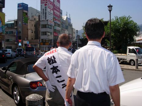 熱海駅前での街頭宣伝